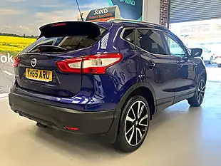 Used 2015 Nissan Qashqai Tekna Blue - Interior and Exterior details 5