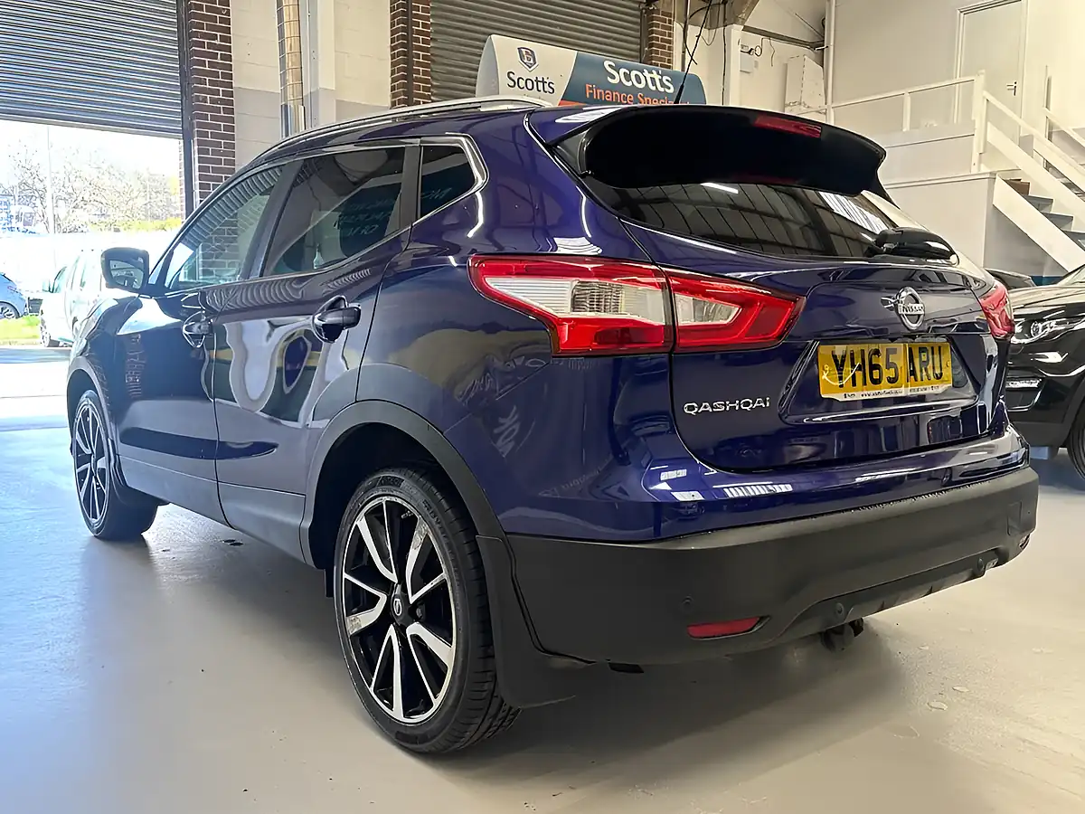 Used 2015 Nissan Qashqai Tekna Blue - Interior and Exterior details 7