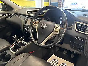 Used 2015 Nissan Qashqai Tekna Blue - Interior and Exterior details 9