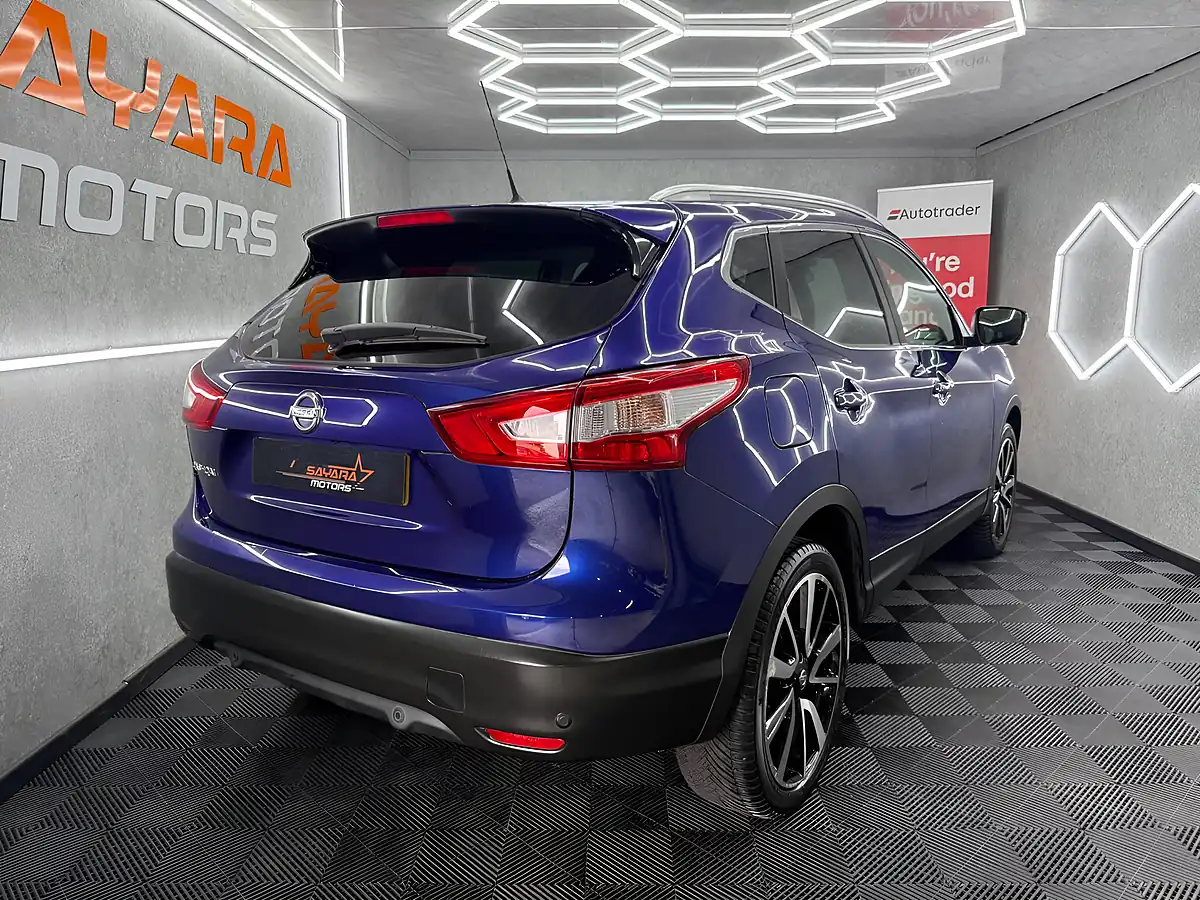 Used 2015 Nissan Qashqai Tekna Blue - Interior and Exterior details 11
