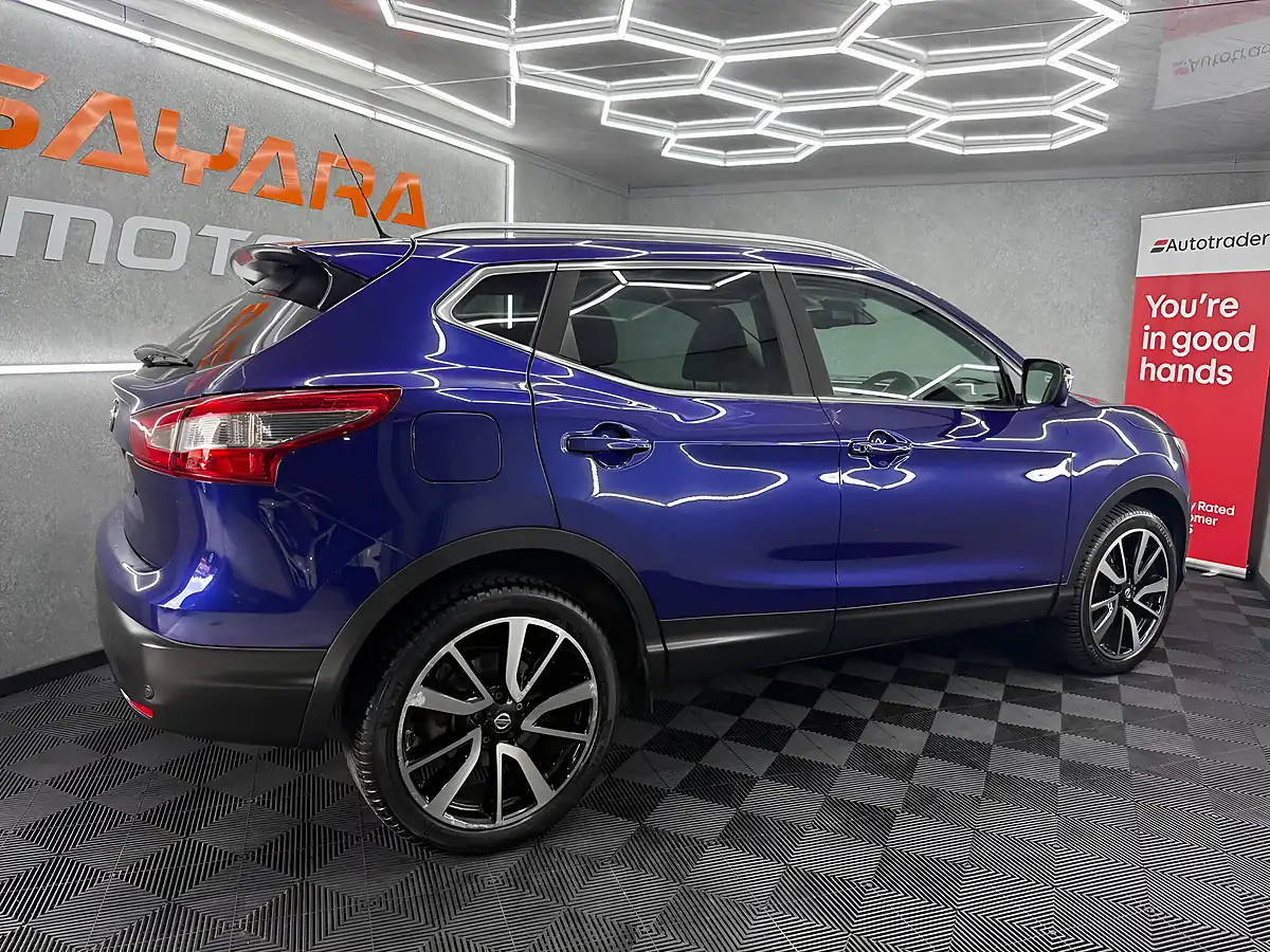 Used 2015 Nissan Qashqai Tekna Blue - Interior and Exterior details 12