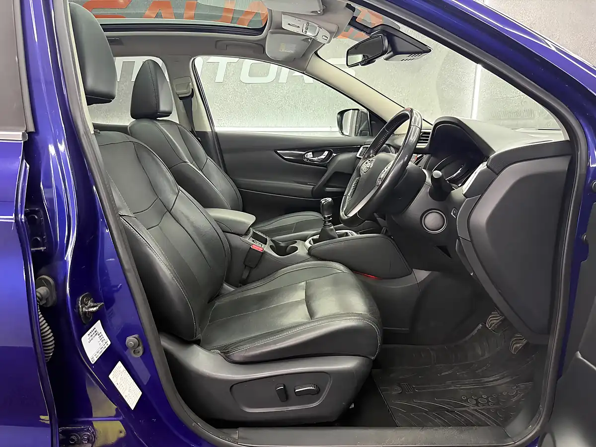 Used 2015 Nissan Qashqai Tekna Blue - Interior and Exterior details 13