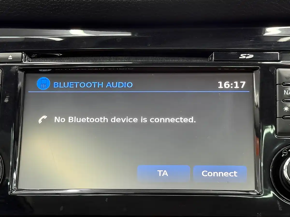 Used 2015 Nissan Qashqai Tekna Blue - Interior and Exterior details 18