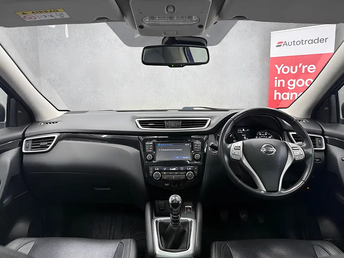 Used 2015 Nissan Qashqai Tekna Blue - Interior and Exterior details 20