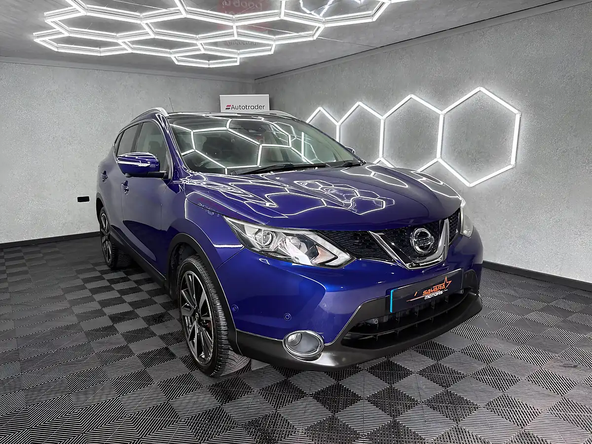 Used 2015 Nissan Qashqai Tekna Blue - Interior and Exterior details 4
