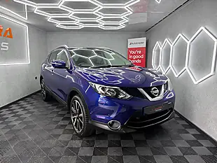 Used 2015 Nissan Qashqai Tekna Blue - Interior and Exterior details 8