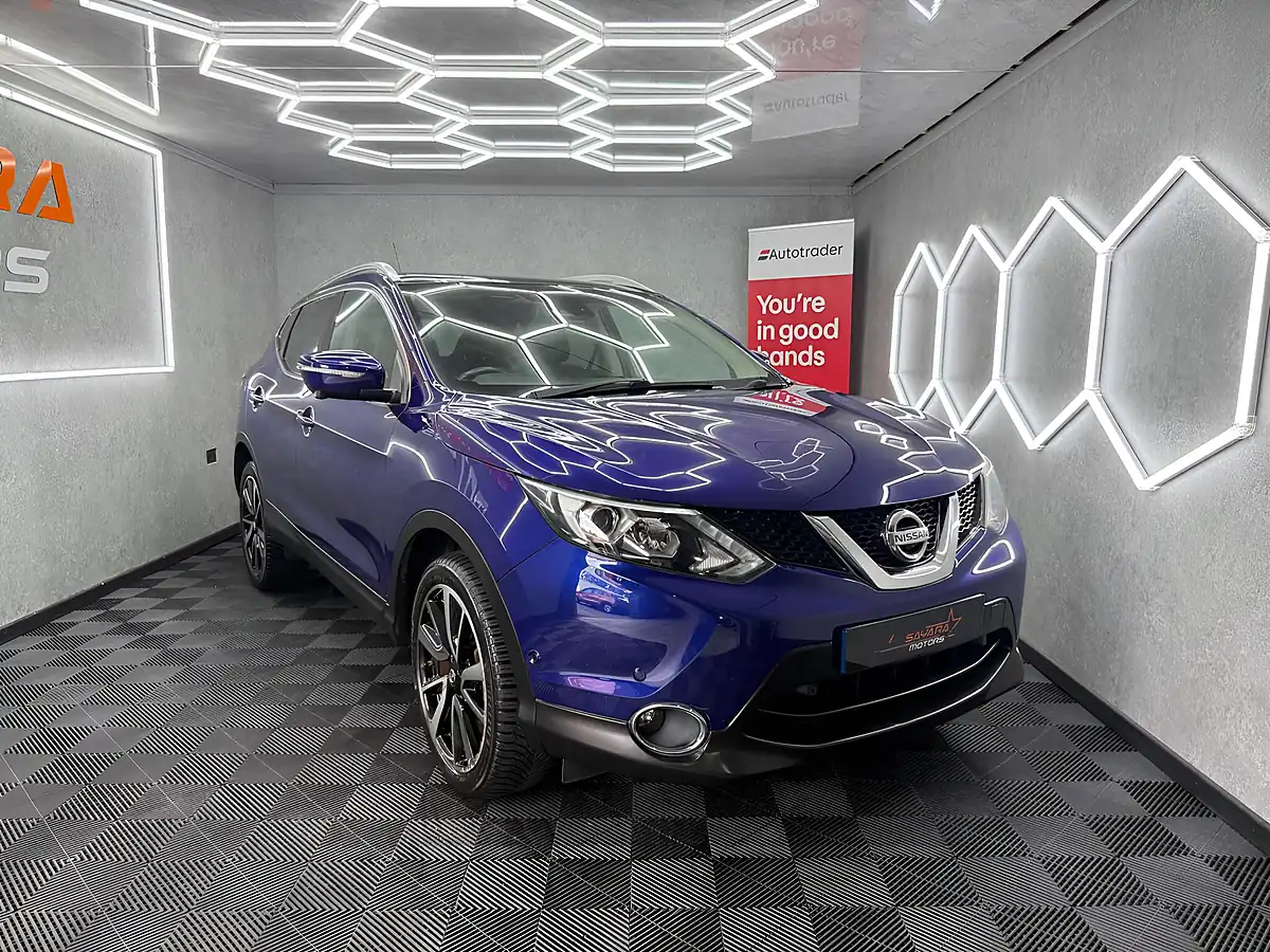 Used 2015 Nissan Qashqai Tekna Blue - Interior and Exterior details 8