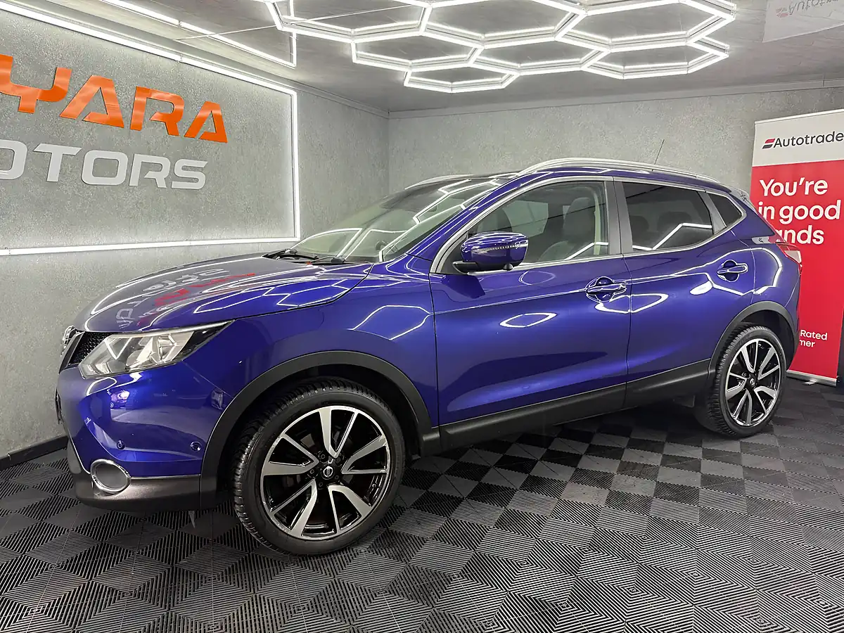 Used 2015 Nissan Qashqai Tekna Blue - Interior and Exterior details 9