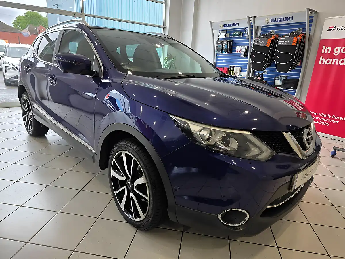 Used 2015 Nissan Qashqai Tekna Blue - Front View