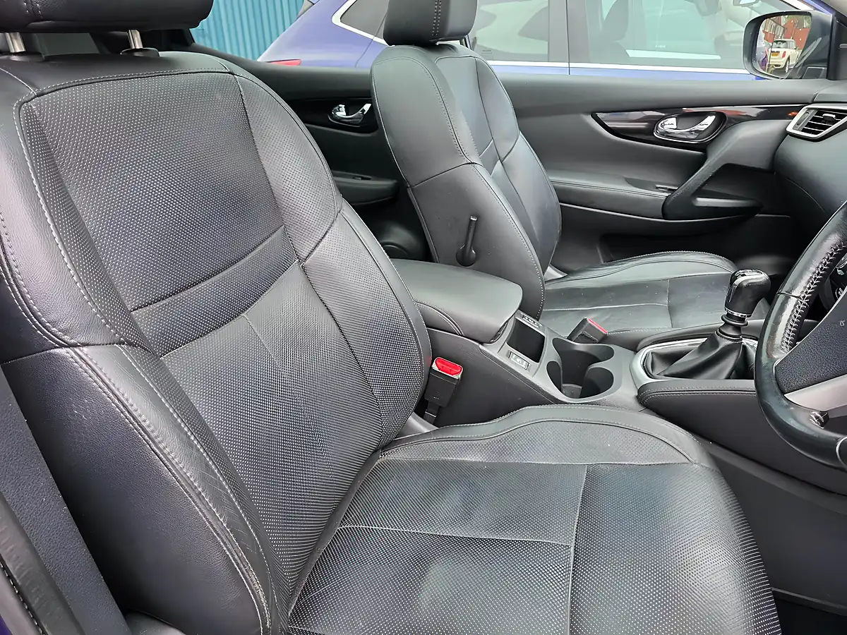 Used 2015 Nissan Qashqai Tekna Blue - Interior and Exterior details 10
