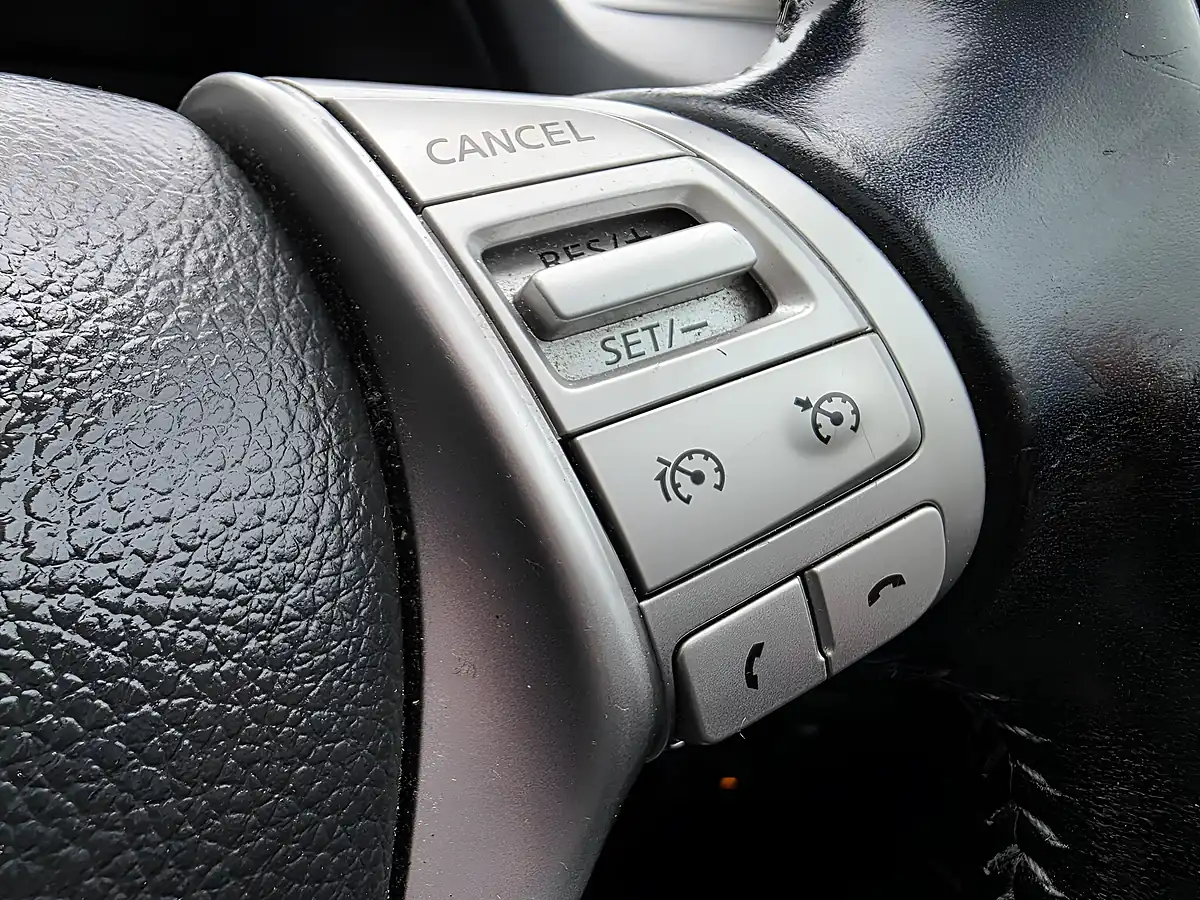 Used 2015 Nissan Qashqai Tekna Blue - Interior and Exterior details 12