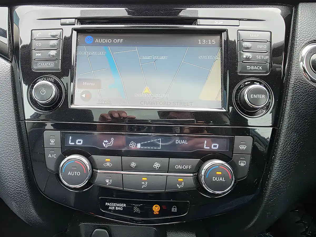 Used 2015 Nissan Qashqai Tekna Blue - Interior and Exterior details 14