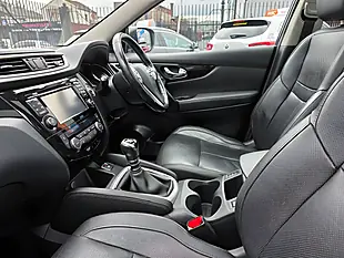 Used 2015 Nissan Qashqai Tekna Blue - Interior and Exterior details 16