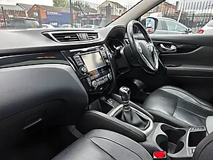 Used 2015 Nissan Qashqai Tekna Blue - Interior and Exterior details 8