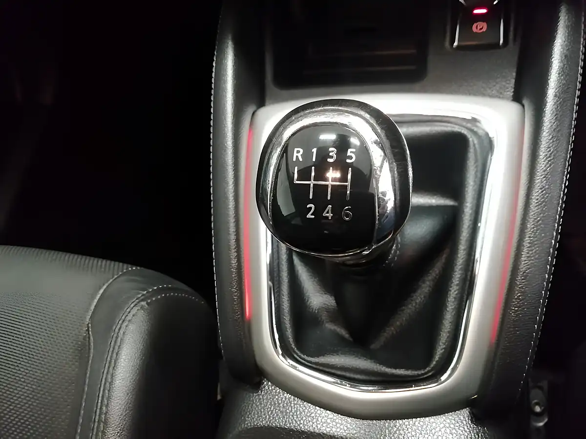 Used 2015 Nissan Qashqai Tekna Blue - Interior and Exterior details 12