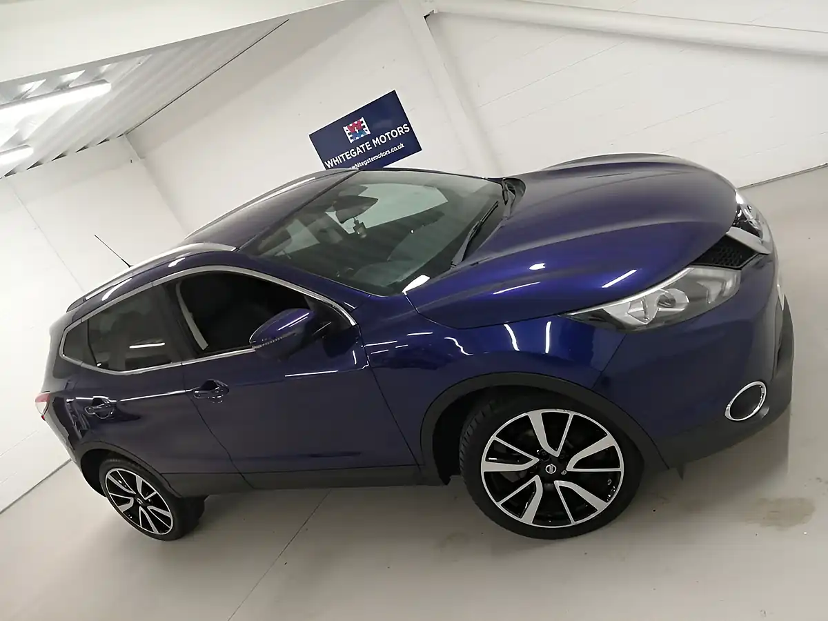 Used 2015 Nissan Qashqai Tekna Blue - Interior and Exterior details 14