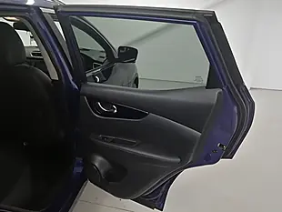 Used 2015 Nissan Qashqai Tekna Blue - Interior and Exterior details 17
