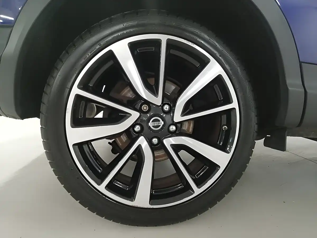 Used 2015 Nissan Qashqai Tekna Blue - Interior and Exterior details 19