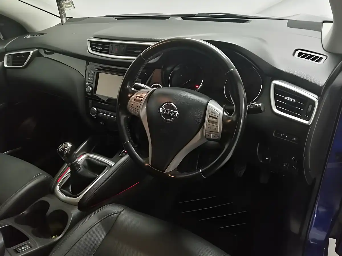 Used 2015 Nissan Qashqai Tekna Blue - Interior and Exterior details 6