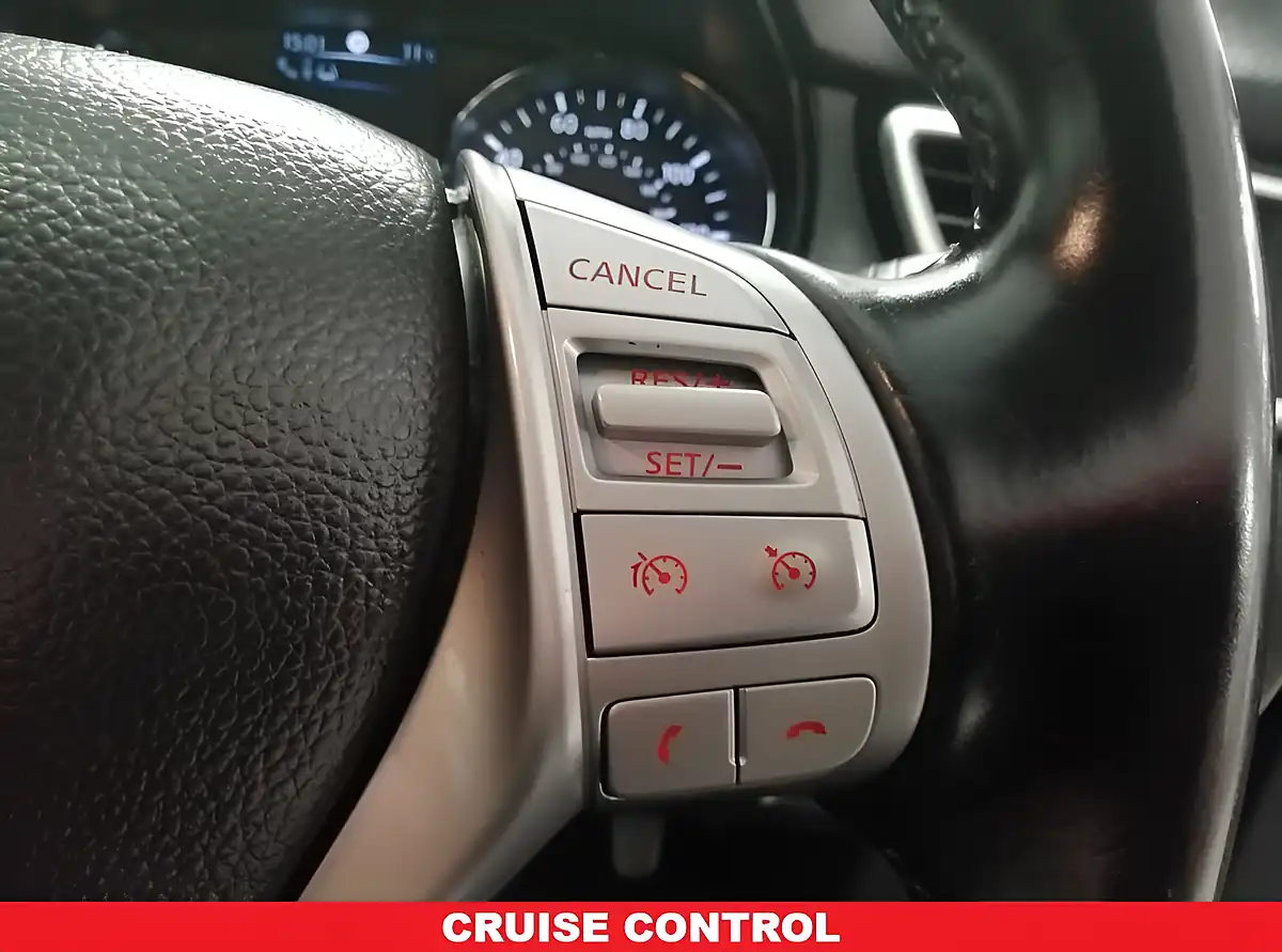 Used 2015 Nissan Qashqai Tekna Blue - Interior and Exterior details 9