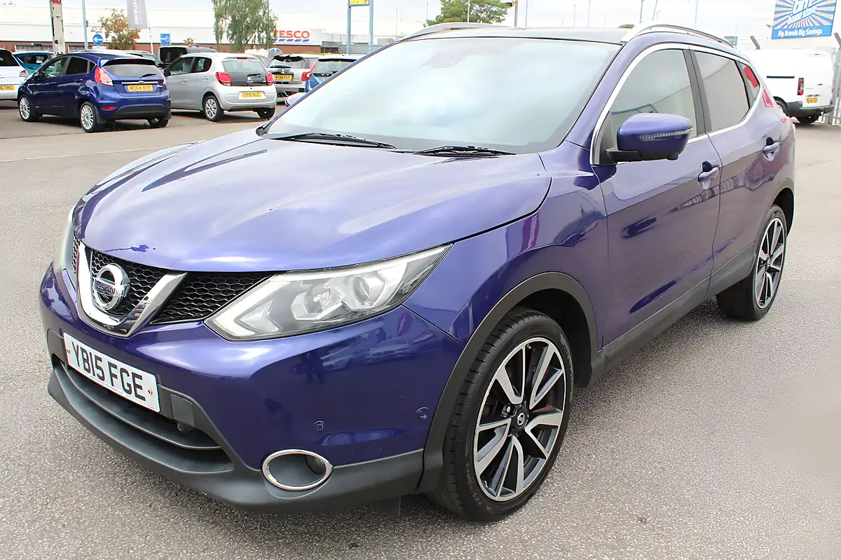 Used 2015 Nissan Qashqai Tekna Blue - Interior and Exterior details 10