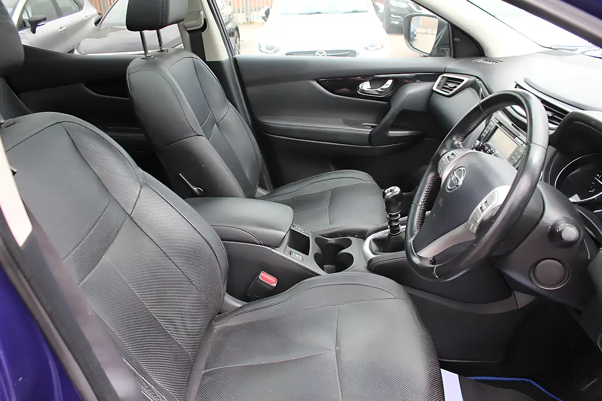 Used 2015 Nissan Qashqai Tekna Blue - Interior and Exterior details 11