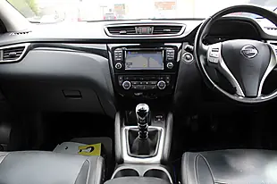 Used 2015 Nissan Qashqai Tekna Blue - Interior and Exterior details 13