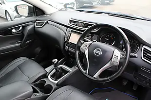 Used 2015 Nissan Qashqai Tekna Blue - Interior and Exterior details 17