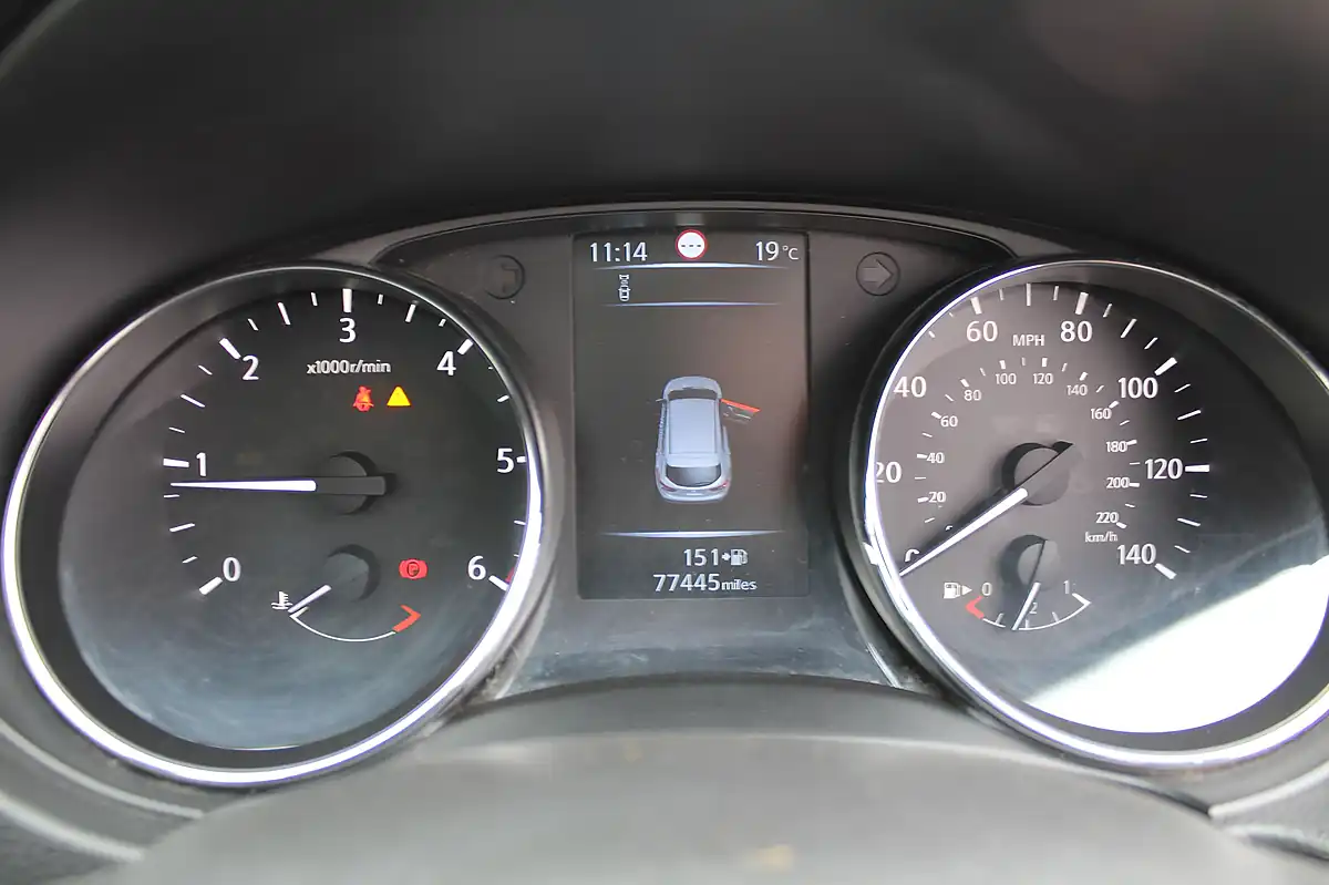 Used 2015 Nissan Qashqai Tekna Blue - Interior and Exterior details 19