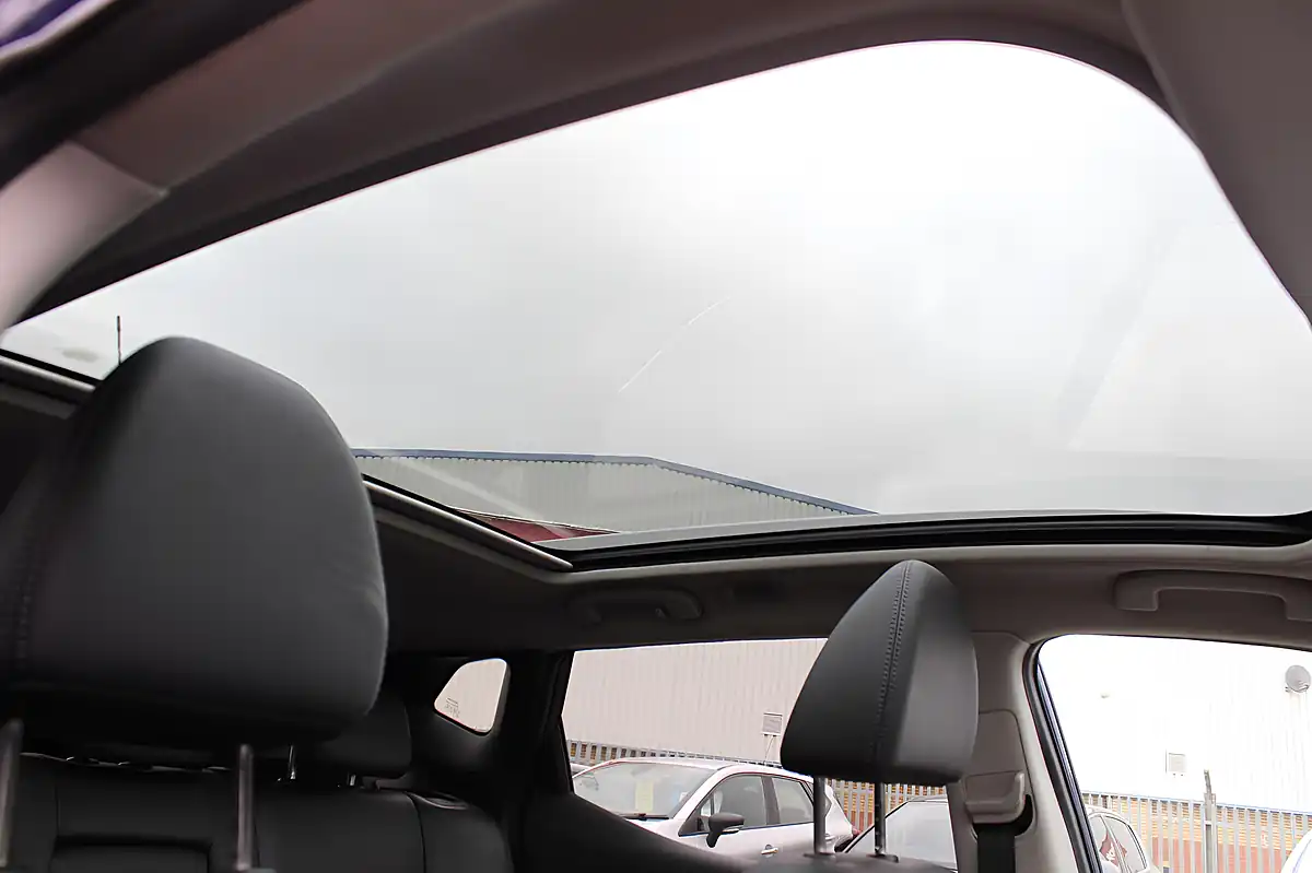 Used 2015 Nissan Qashqai Tekna Blue - Interior and Exterior details 20