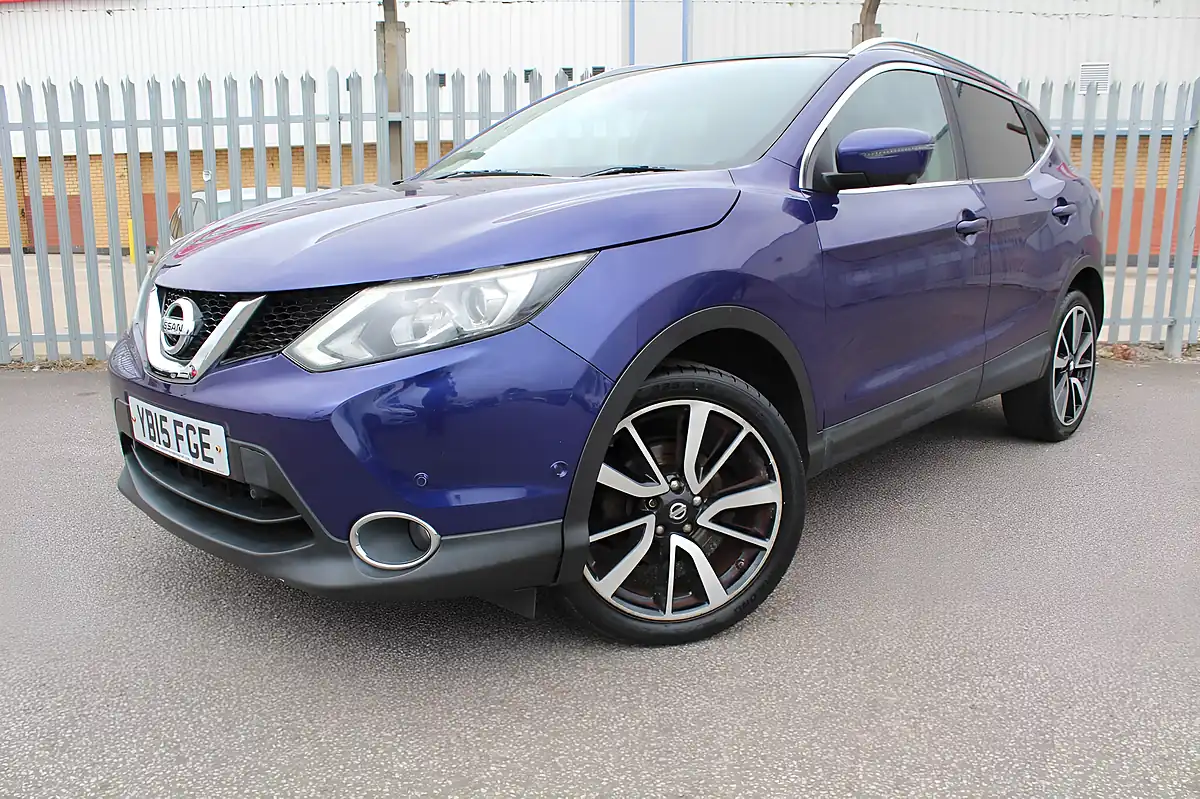 Used 2015 Nissan Qashqai Tekna Blue - Interior and Exterior details 3