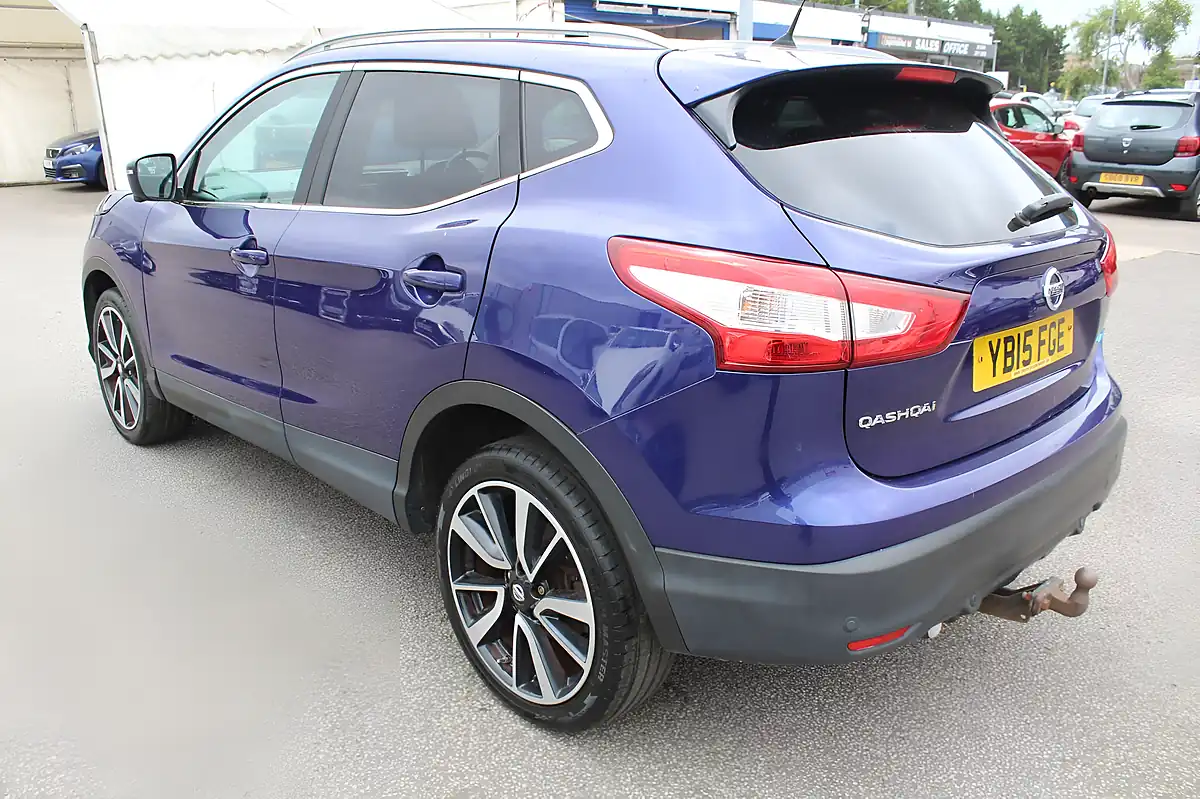 Used 2015 Nissan Qashqai Tekna Blue - Interior and Exterior details 4