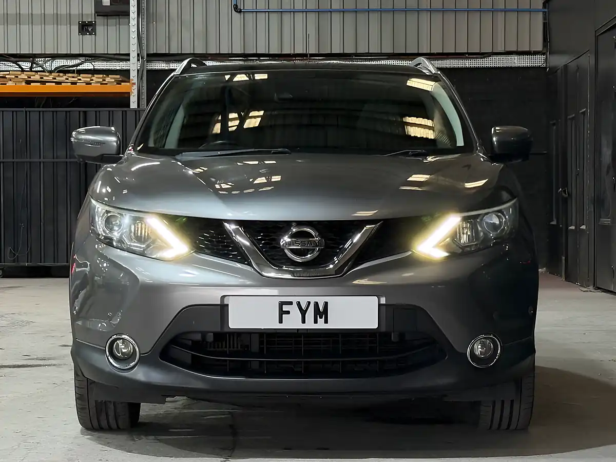 Used 2015 Nissan Qashqai Tekna Grey - Interior and Exterior details 10