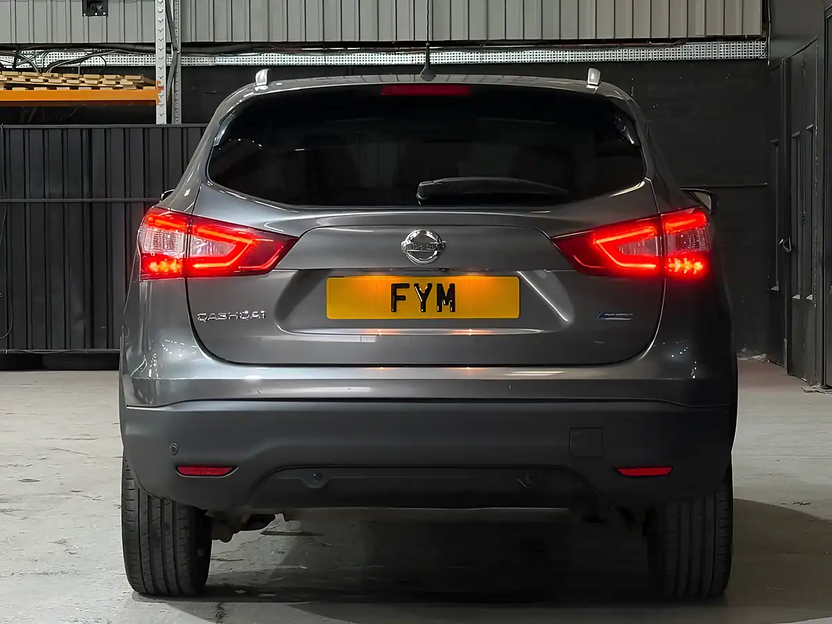 Used 2015 Nissan Qashqai Tekna Grey - Interior and Exterior details 11