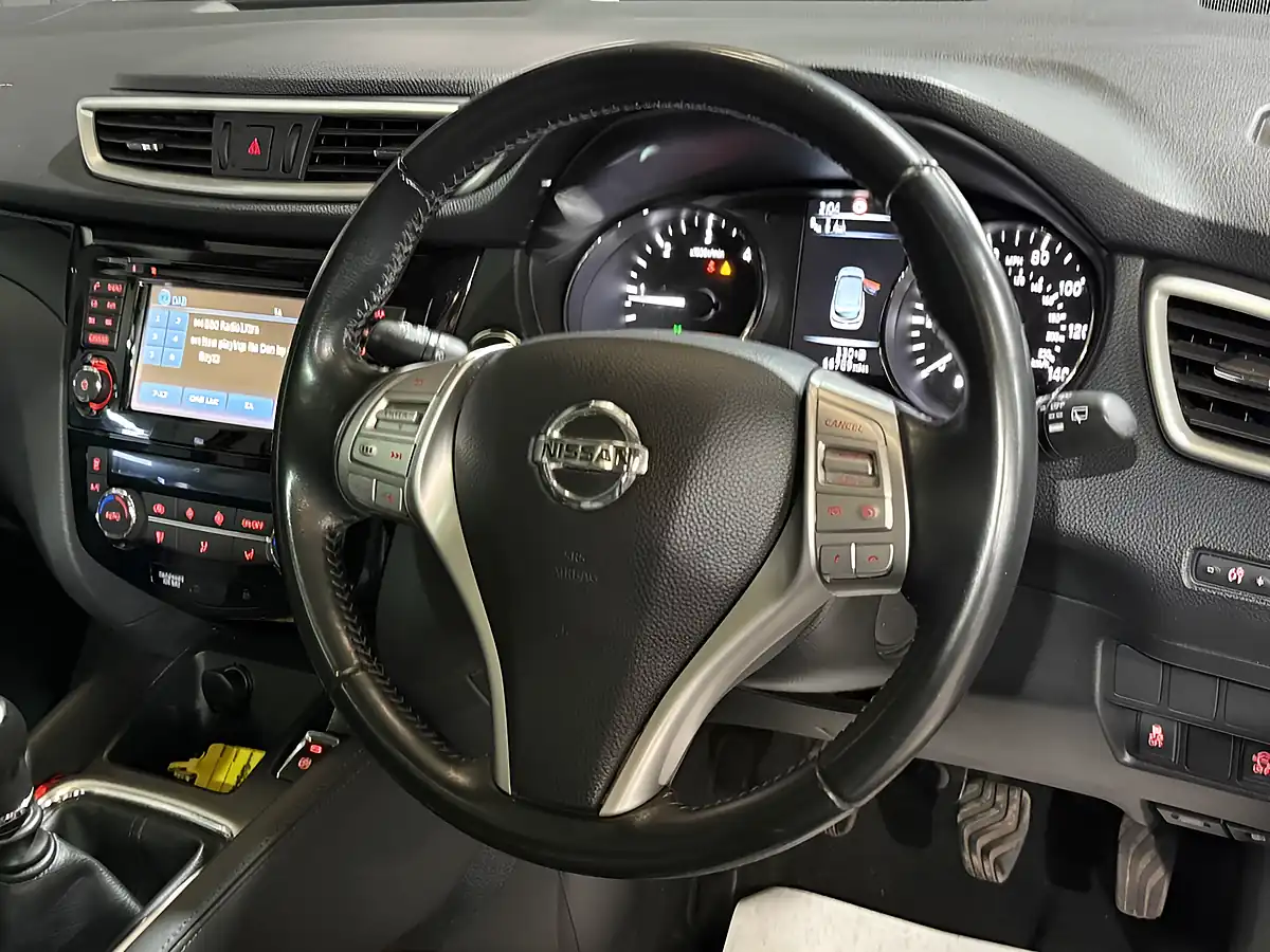 Used 2015 Nissan Qashqai Tekna Grey - Interior and Exterior details 13