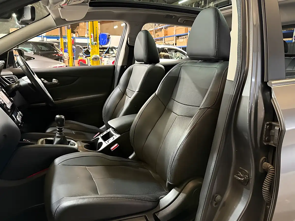 Used 2015 Nissan Qashqai Tekna Grey - Interior and Exterior details 19