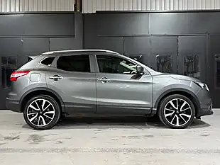 Used 2015 Nissan Qashqai Tekna Grey - Interior and Exterior details 4