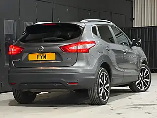 Used 2015 Nissan Qashqai Tekna Grey - Interior and Exterior details 8