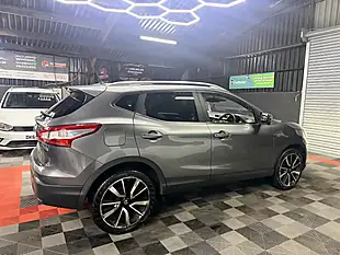 Used 2015 Nissan Qashqai Tekna Grey - Interior and Exterior details 10