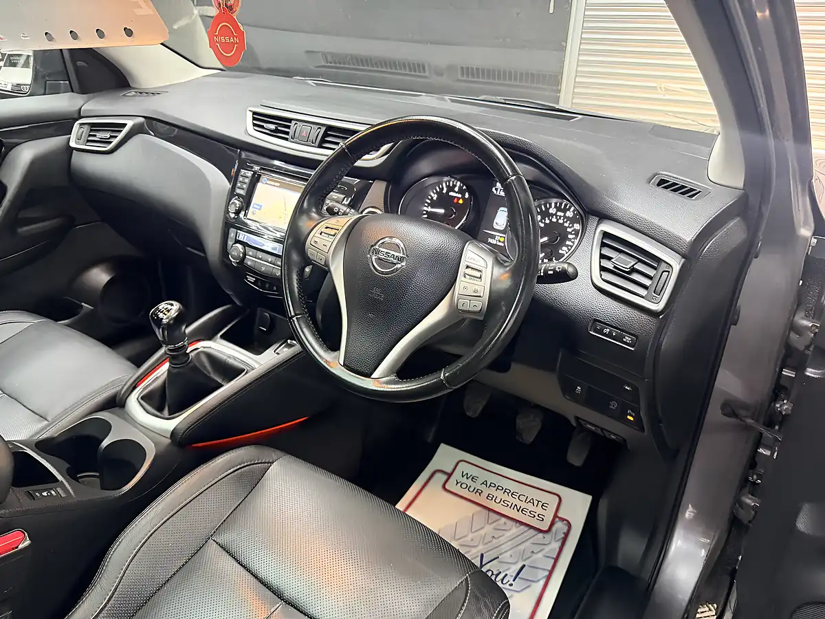 Used 2015 Nissan Qashqai Tekna Grey - Interior and Exterior details 12