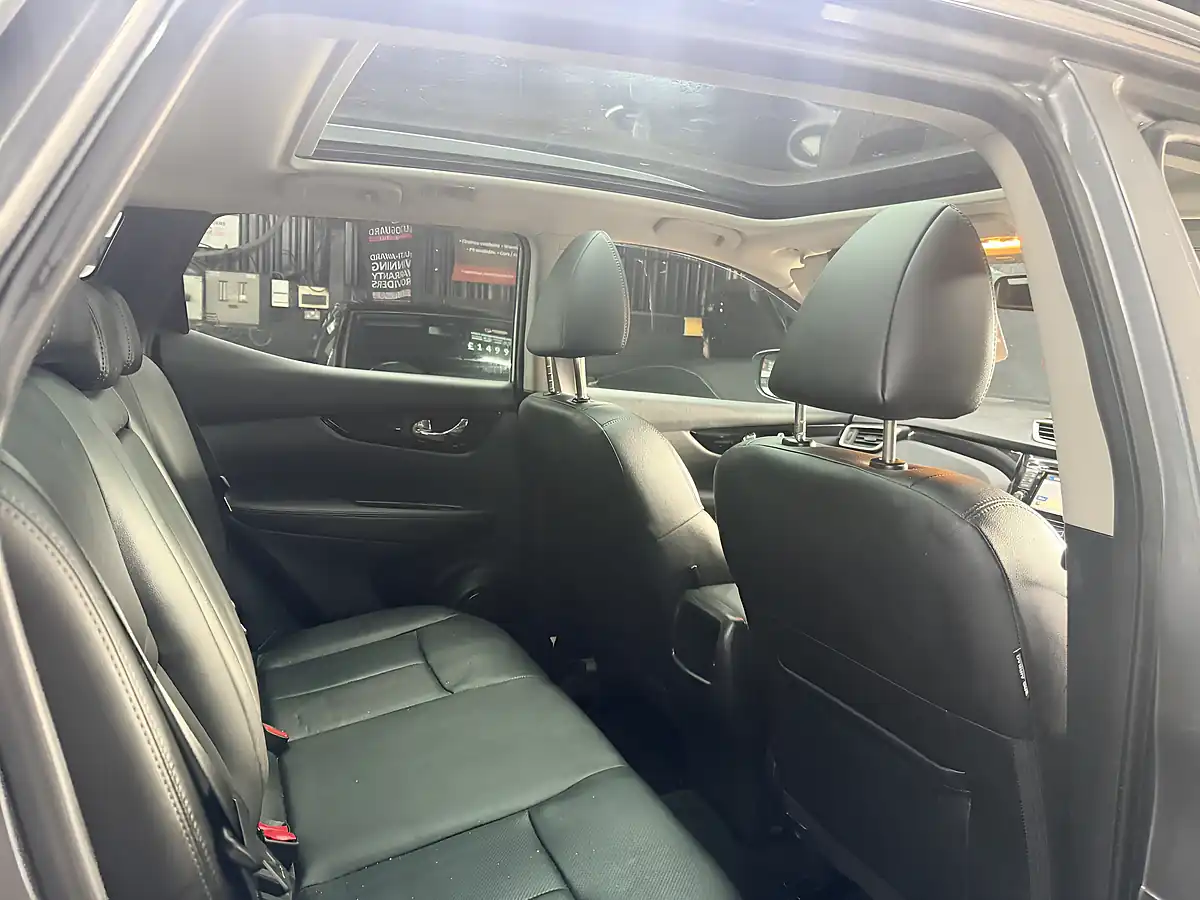 Used 2015 Nissan Qashqai Tekna Grey - Interior and Exterior details 13