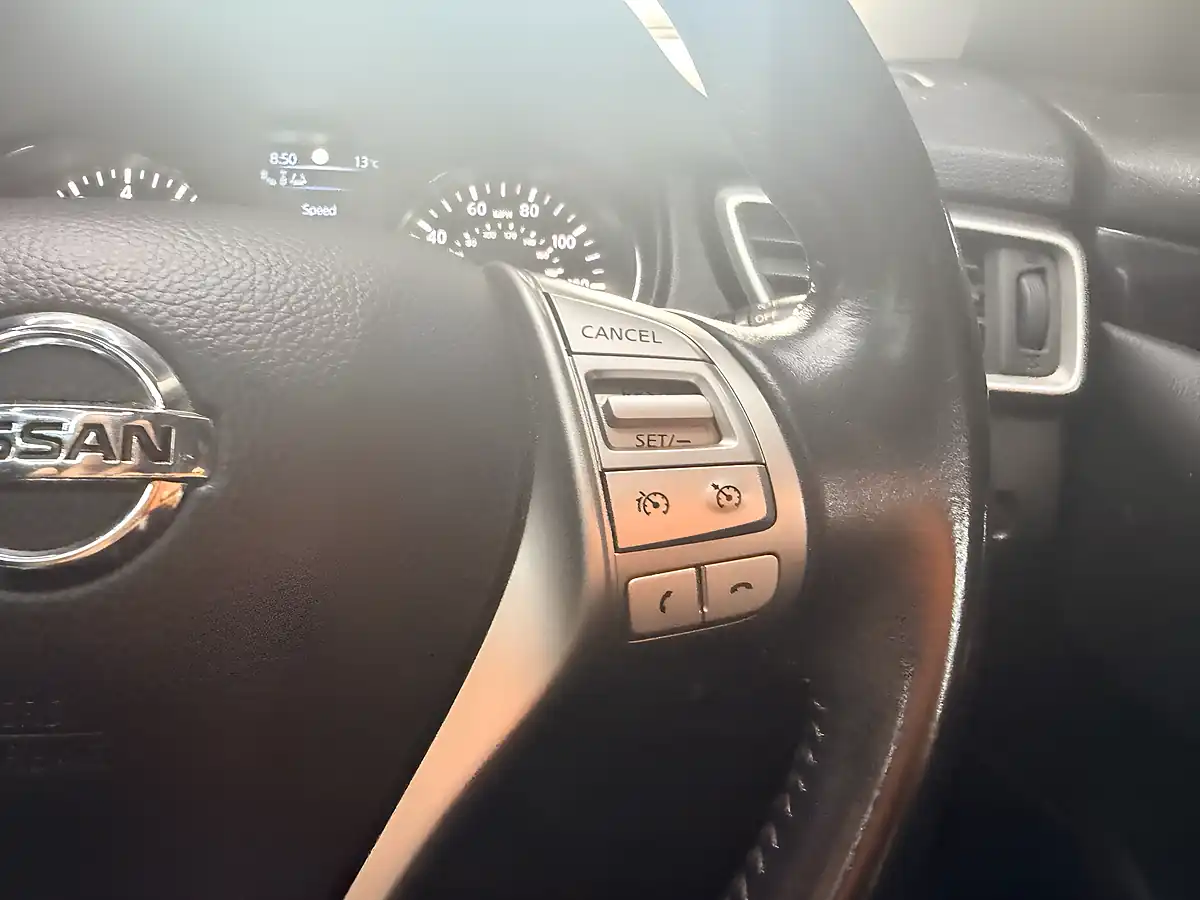 Used 2015 Nissan Qashqai Tekna Grey - Interior and Exterior details 17