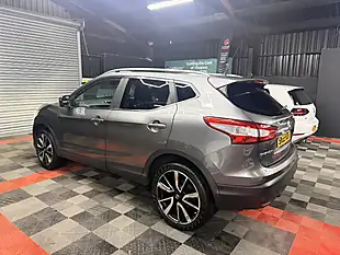 Used 2015 Nissan Qashqai Tekna Grey - Interior and Exterior details 4