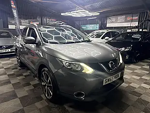 Used 2015 Nissan Qashqai Tekna Grey - Interior and Exterior details 5