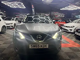 Used 2015 Nissan Qashqai Tekna Grey - Interior and Exterior details 6