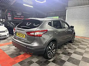 Used 2015 Nissan Qashqai Tekna Grey - Interior and Exterior details 9
