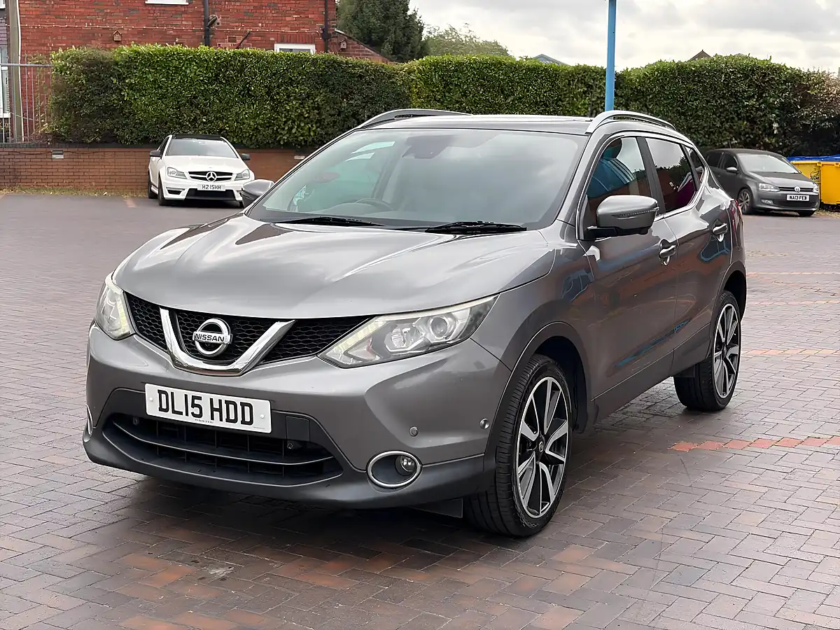 Used 2015 Nissan Qashqai Tekna Grey - Interior and Exterior details 10