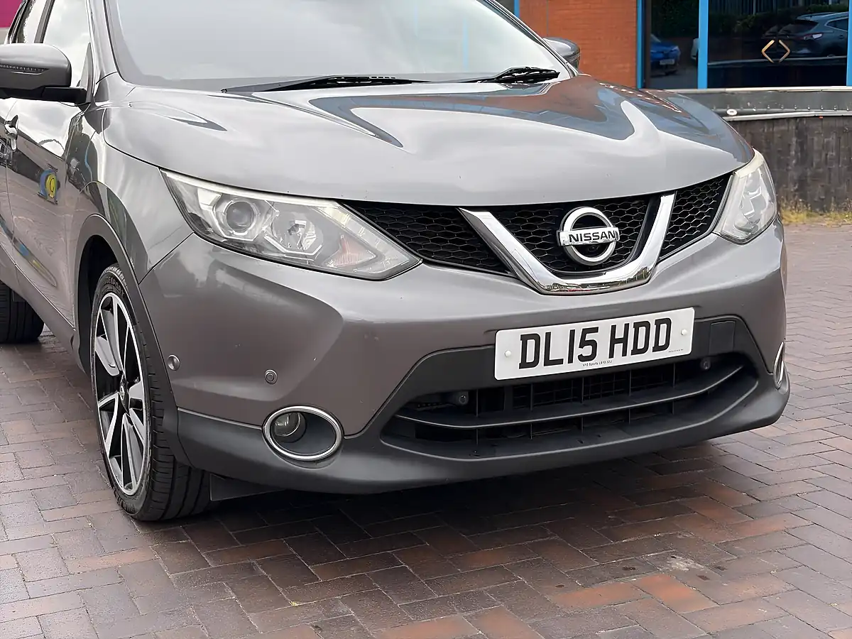 Used 2015 Nissan Qashqai Tekna Grey - Interior and Exterior details 12