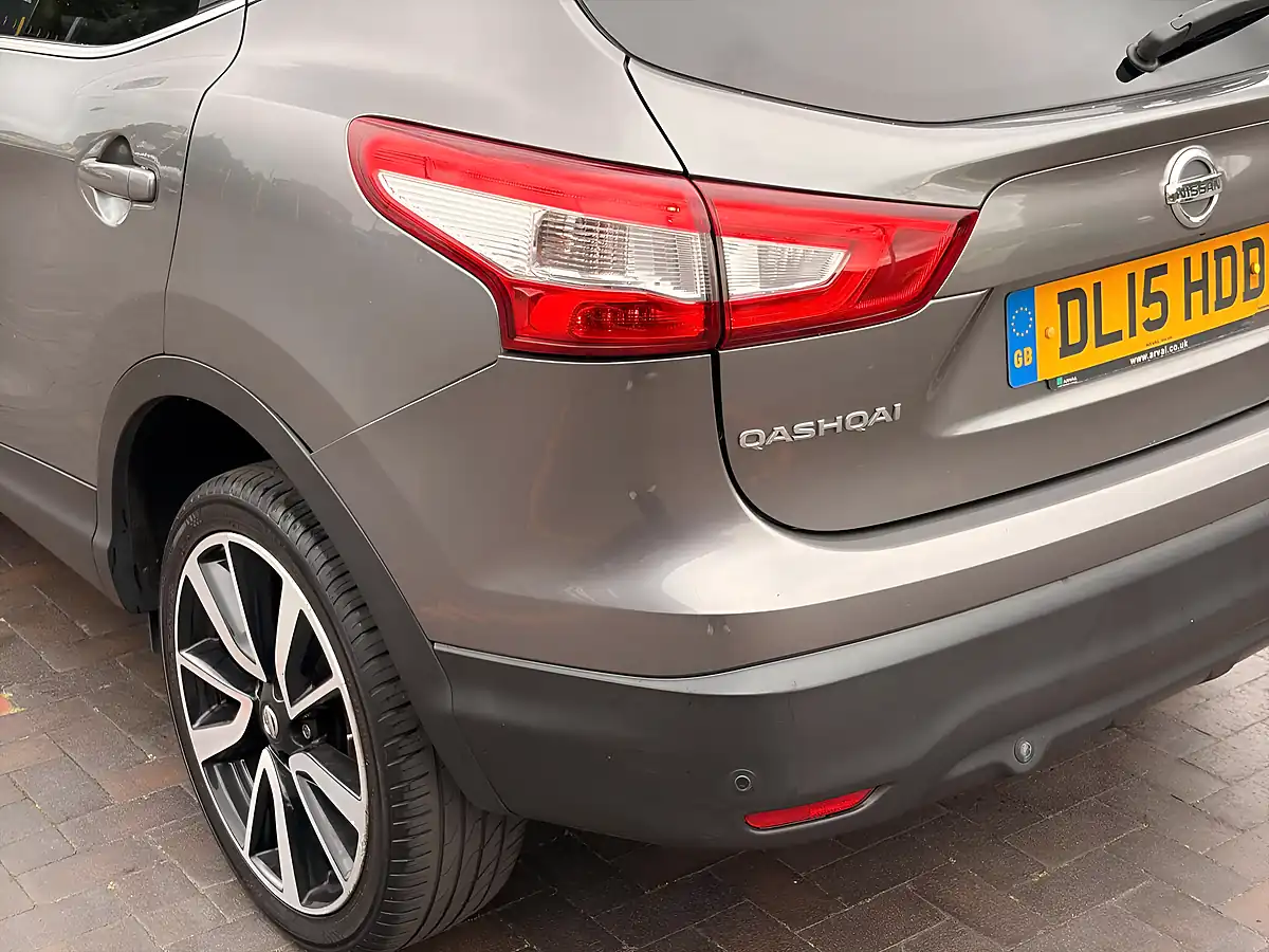 Used 2015 Nissan Qashqai Tekna Grey - Interior and Exterior details 13