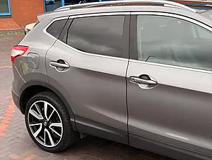 Used 2015 Nissan Qashqai Tekna Grey - Interior and Exterior details 14